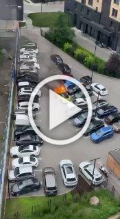 Поджигателем BMW на Большой Филевской улице оказался подросток, который согласился сделать за да деньги