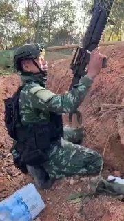 Камбоджа пускает ракеты в сторону Таиланда: одна из завершенных Трампом войн вышла из-под контроля