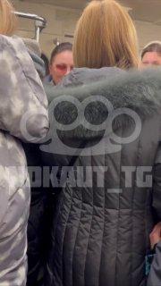 Эксклюзив: в московском метро яжмать накинулась на женщину, которая не...