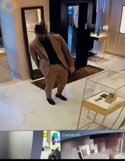 Нашли мужчину, который насрал в лобби московского “Хилтона” Выяснили личность...