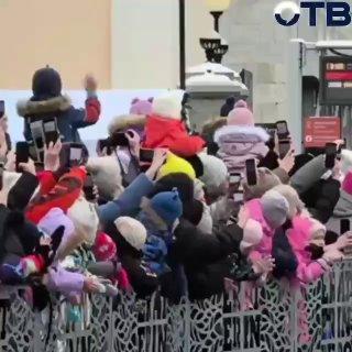 Три белых коня Новогодний поезд привез Деда Мороза в Екатеринбург С 9 ноября...