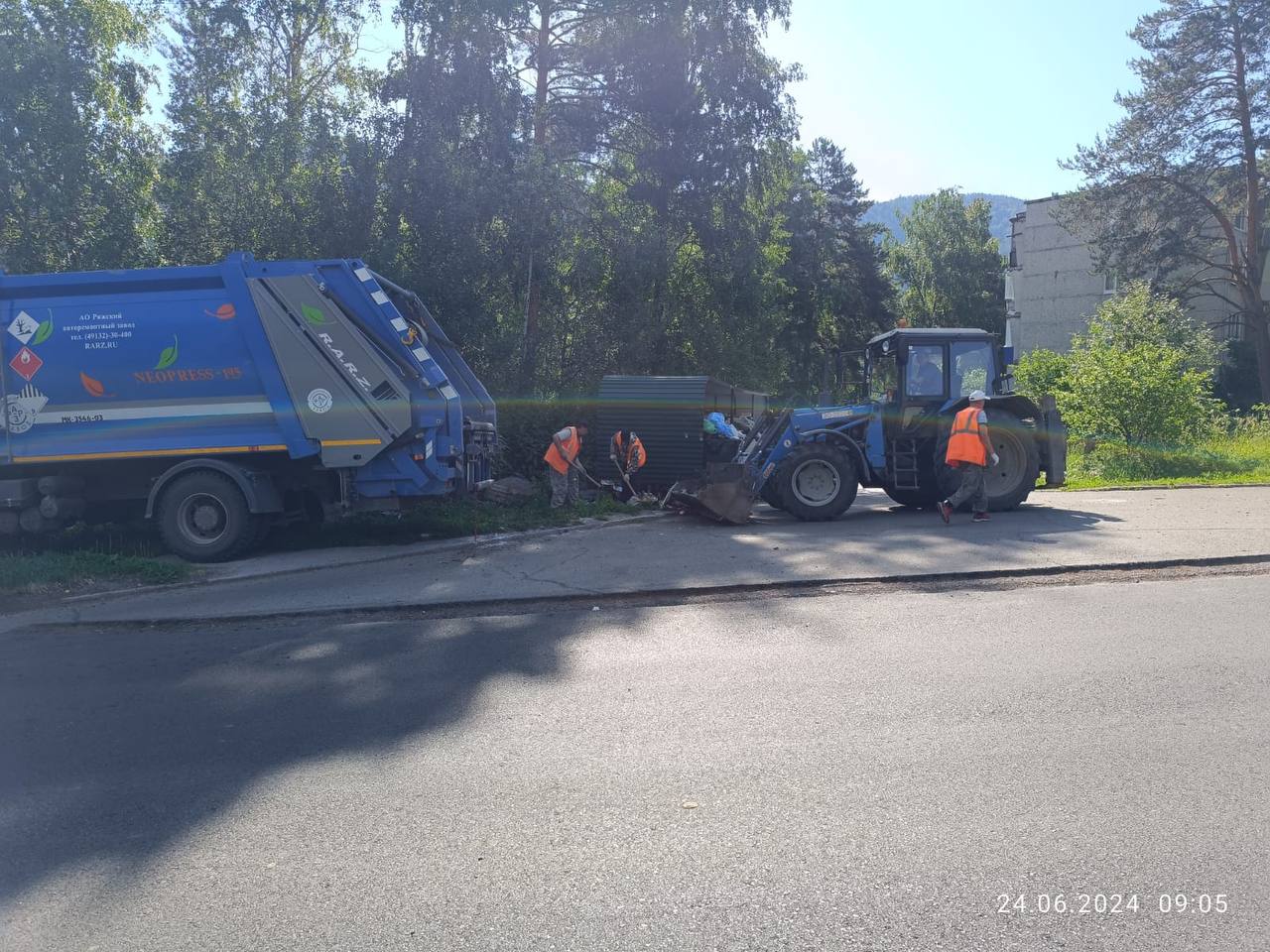 В Черемушках саяногорские коммунальщики очистили от...