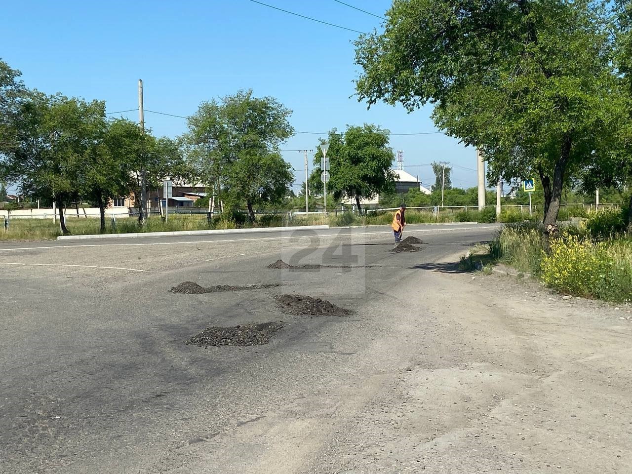 Улицы Красного Абакана приводят в порядок. На проезжей...