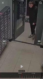 Петербуржец обосрался в лифте прямо перед своей девушкой. Обосранец не...