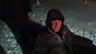 Пожилая пара оказалась в снежном плену в дачном доме в Новосибирской области