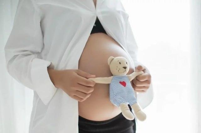 Более 150 школьниц стали мамами в Новосибирской области в 2025 году