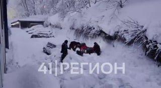 Жителя Камчатского края убил снег, сошедший с крыши. 60-летний мужчина...