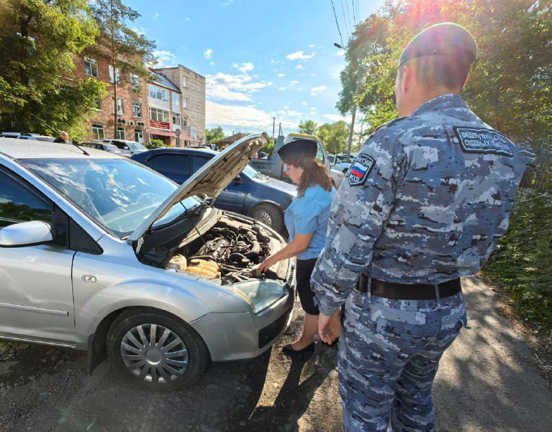 Мужчина сидел прямо на трассе под Новосибирском. Его насмерть сбила машина 