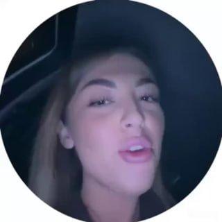 Пьяный мужчина решил не платить девушке-таксисту за поездку и она забрызгала...