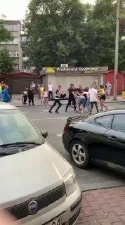 В Польше произошел конфликт между компаниями. В какой-то момент в драку...