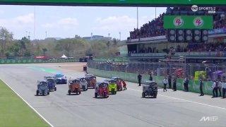 Лол, перед этапом MotoGP в Таиланде устроили заезды на культовых тайских ТУК-ТУКАХ.