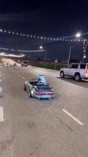 В рилсах завирусился прокат «мини-порше» для дрифта в Китае — развлечение особенно полюбилось арабским туристам.