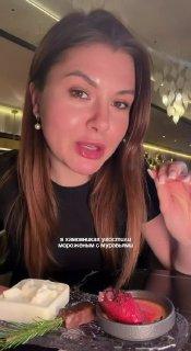Мороженое с муравьями принесли девушке в Москве — это не ошибка ресторана, а...