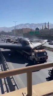 Спанч-Боб, военный на ковре-самолете, ракета 