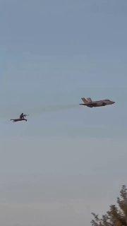 Спанч-Боб, военный на ковре-самолете, ракета 